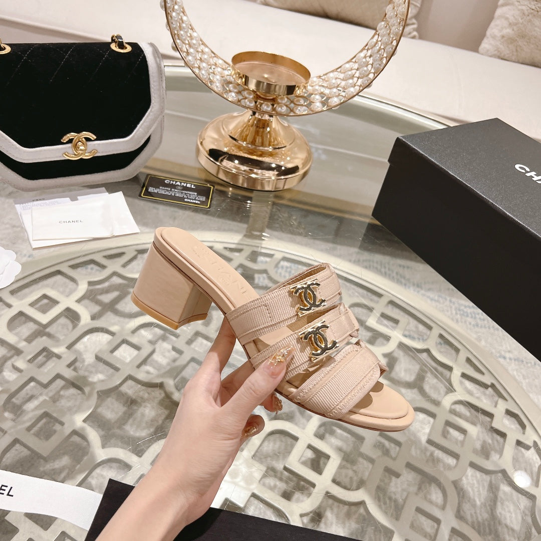 CHANEL Double C  Xiaoxiang Chain Fabric Head Chunky High Heel Cream Lambskin