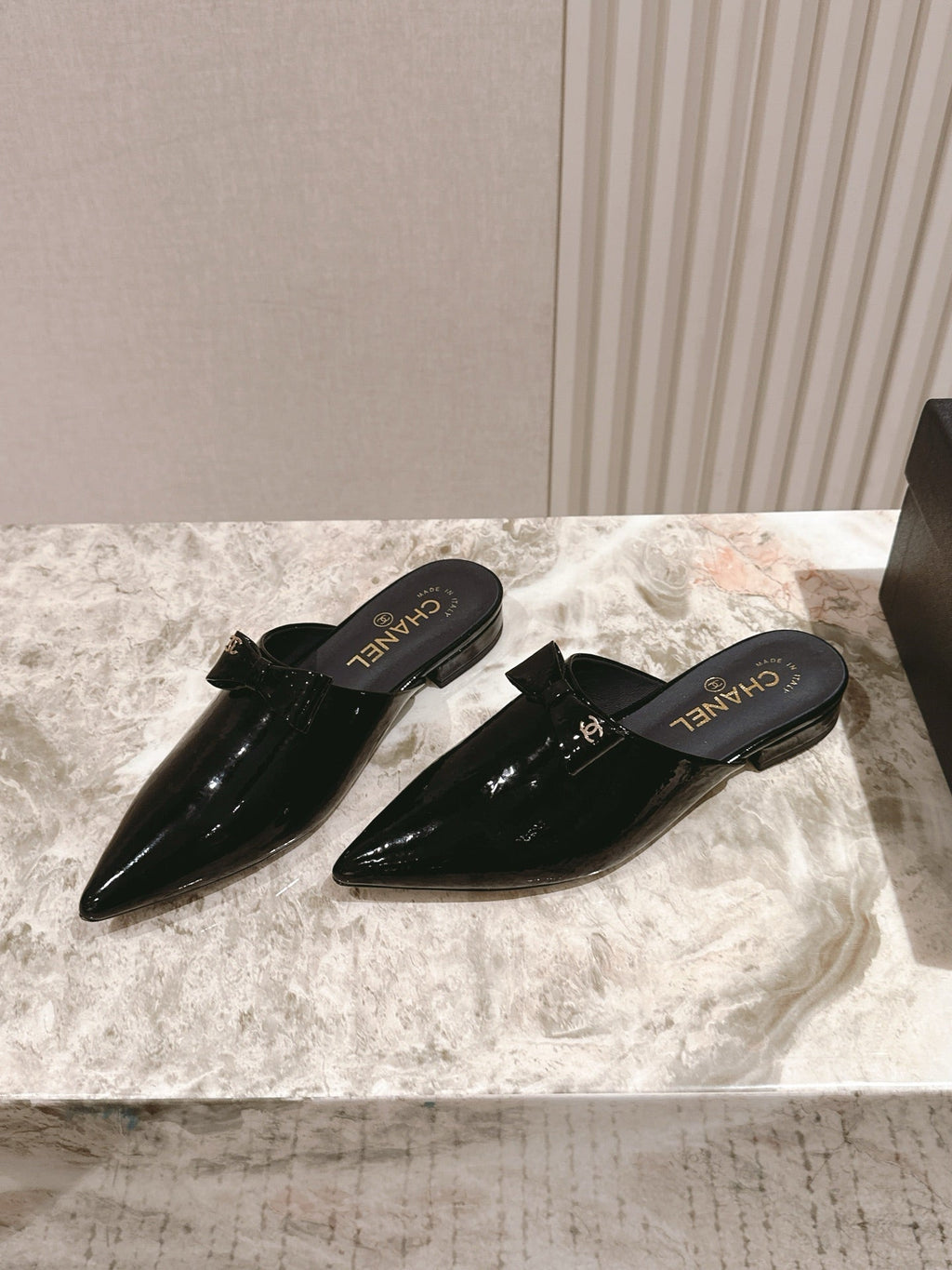 CHANEL FLAT MULES 25S IN BLACK PATENT LEATHER
