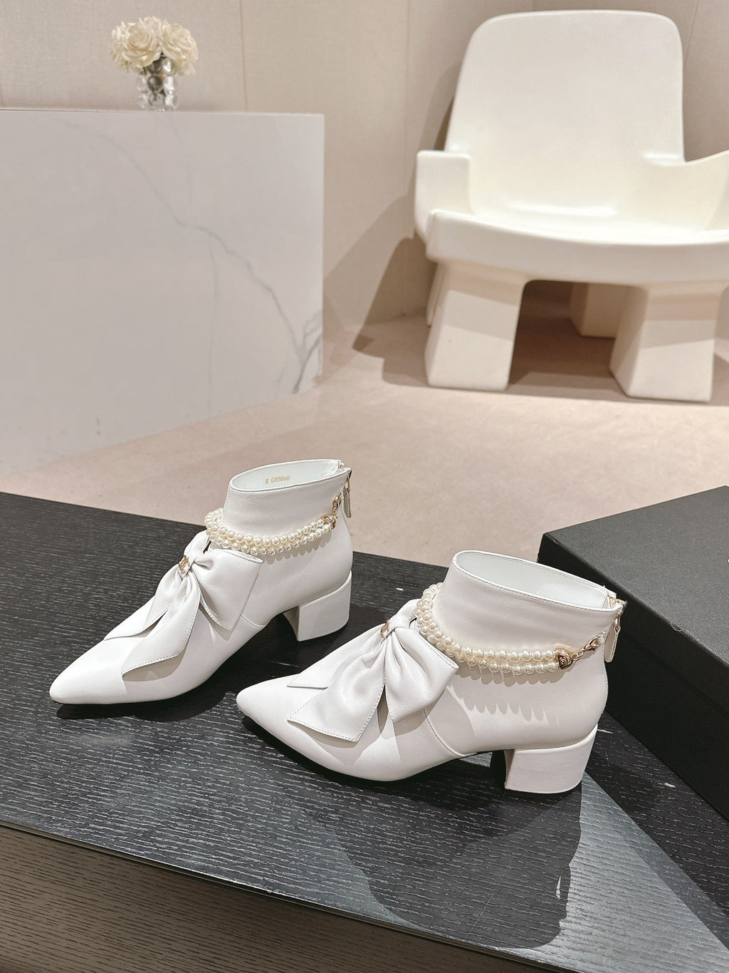 CHANEL SHORT BOOTS IN WHITE SHEEPSKIN WITH BOW